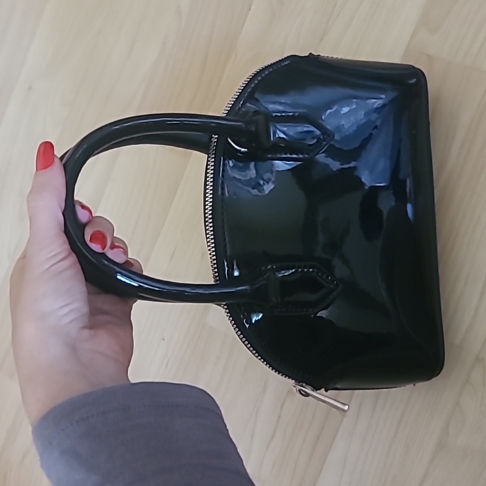 NWOT FOREVER 21 BLACK FAUX LEATHER MINI CLASSIC HANDBAG - Picture 8 of 8